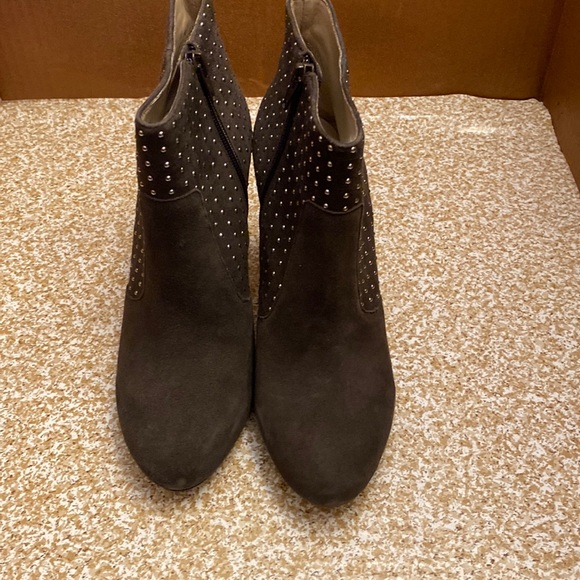 INC International Concepts (Macys) studded ankle boots dark Mink olive 7 new box - Picture 2 of 8